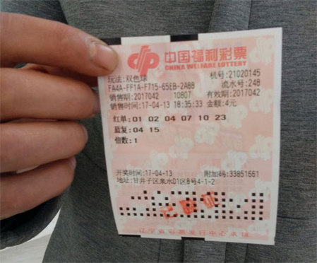 阿姨紧绷的乳房